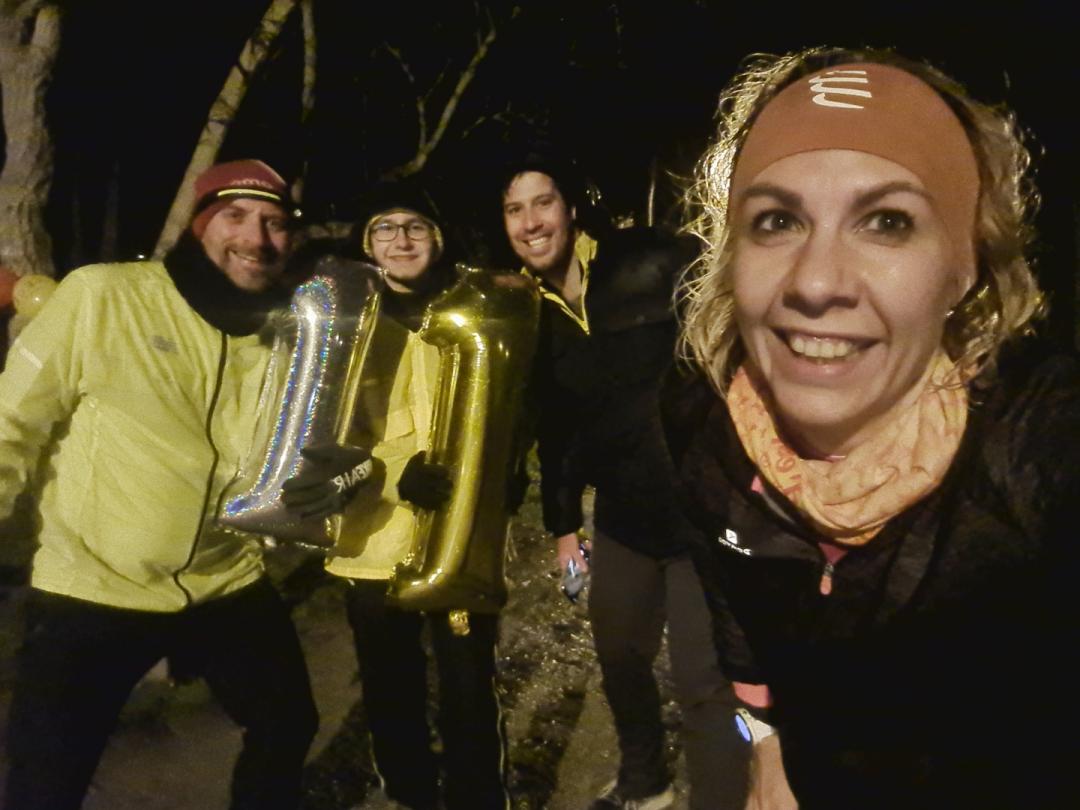 Participants réunis de nuit lors de la première édition des 24H de Sélestat en 2021